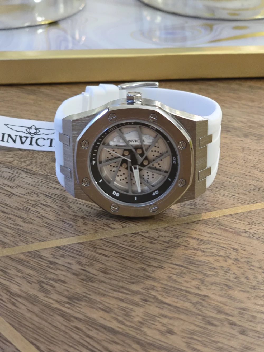 Invicta White and Silver Men’s Sport Watch with Skeleton Dial.Invicta 15000 Silv